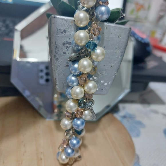 Beautiful Pearl Beads Crystal Gems Cluster Bracelet Very Pretty Light Blue Cream - Picture 7 of 12